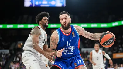 Anadolu Efes evinde Paris'e kaybetti