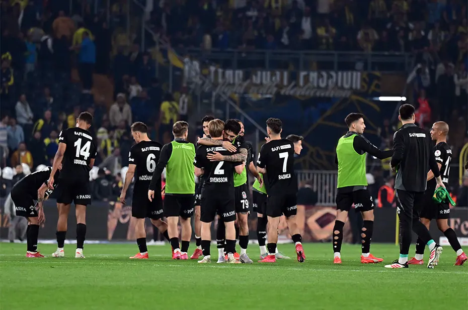 Derbi Avrupa'da manşetlerde: Fenerbahçe-Beşiktaş maçı için olay ifade - 3 Derbi Avrupa'da manşetlerde: Fenerbahçe-Beşiktaş maçı için olay ifade - 3