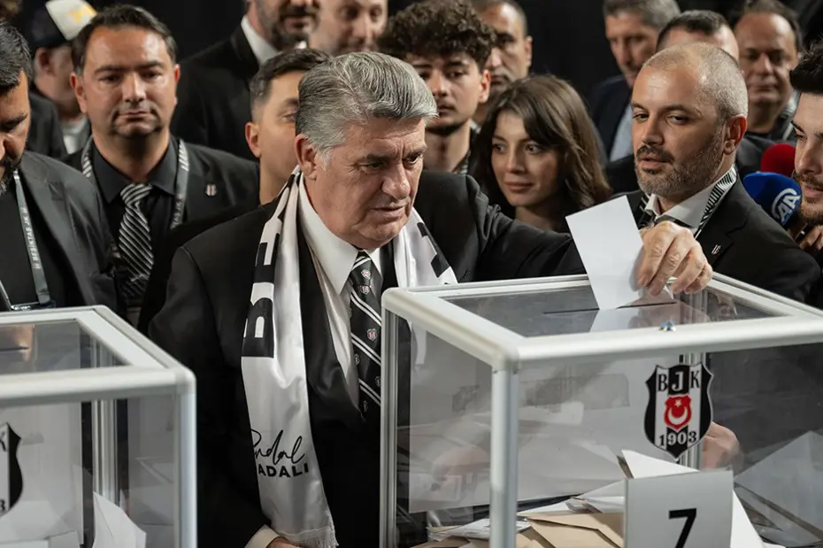 Beşiktaş'ta Serdal Adalı yeniden başkanlığa seçildi - 8