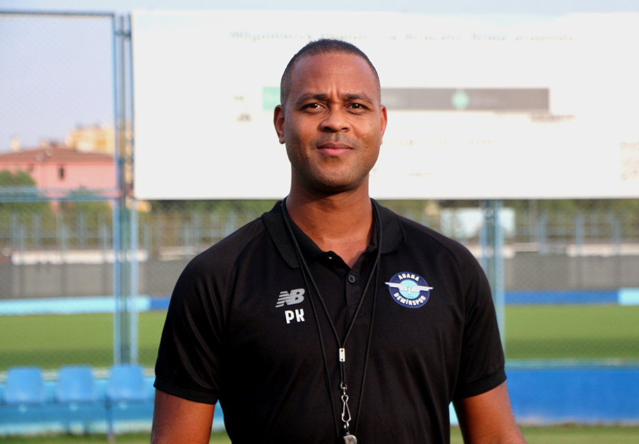 Patrick Kluivert: "Bence stadyumla alakalı bir lanet var"