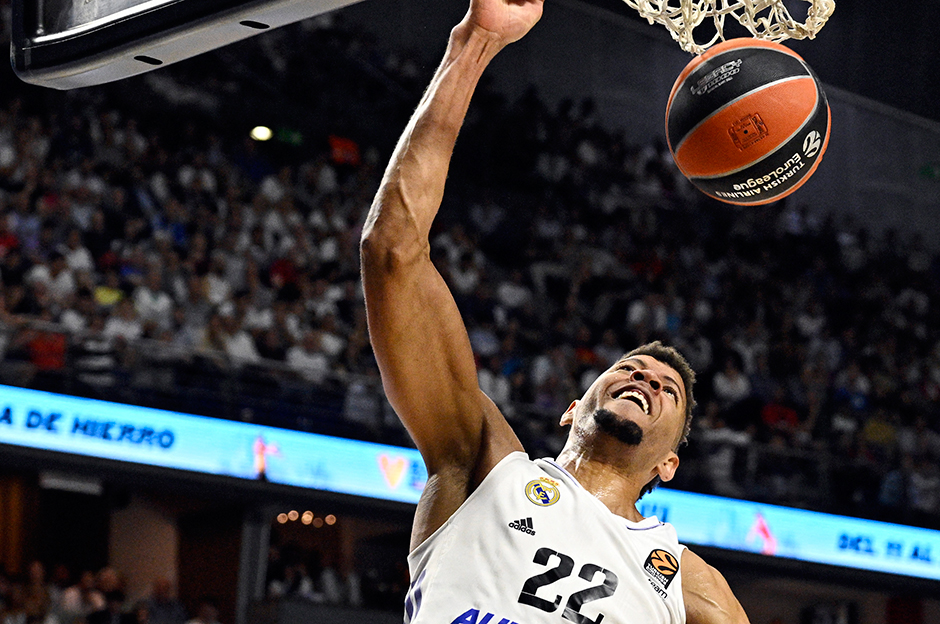 Euroleague'de son iki aya Tavares damgası
