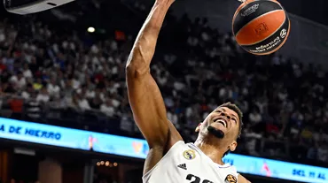 Euroleague'de son iki aya Tavares damgası
