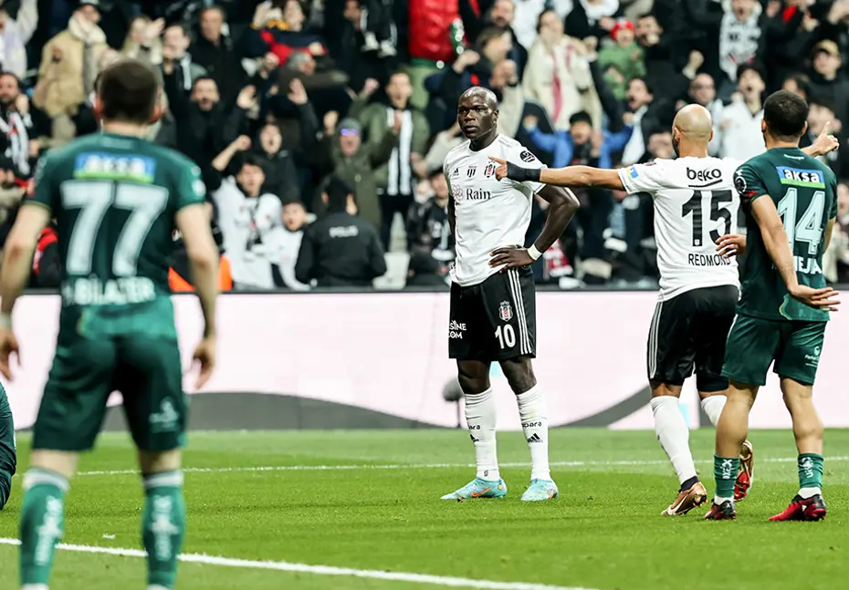 "Güneş yine 11'de büyük hata yaptı" - Spor yazarları Beşiktaş için ne dedi? - 4 "Güneş yine 11'de büyük hata yaptı" - Spor yazarları Beşiktaş için ne dedi? - 4