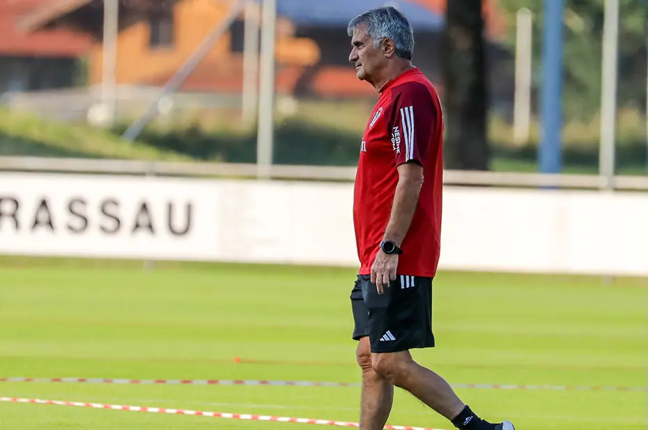 Burak Yılmaz'la konuştu ve antrenmanı yarıda bıraktı - 18