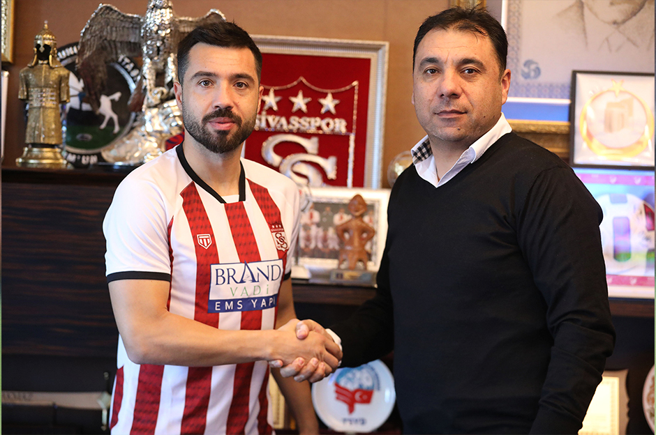 Sivasspor'dan orta sahaya İbrahim Akdağ takviyesi