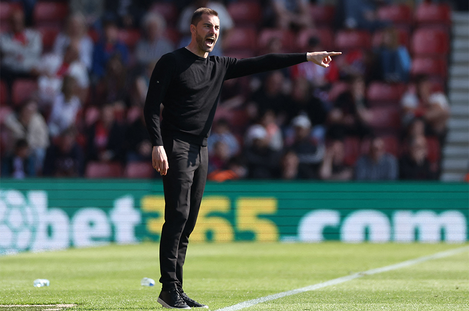 Premier Lig'e veda eden Southampton ayrılığı açıkladı