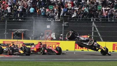 Meksika Grand Prix'si kazayla başladı: Yarış dışı kaldı
