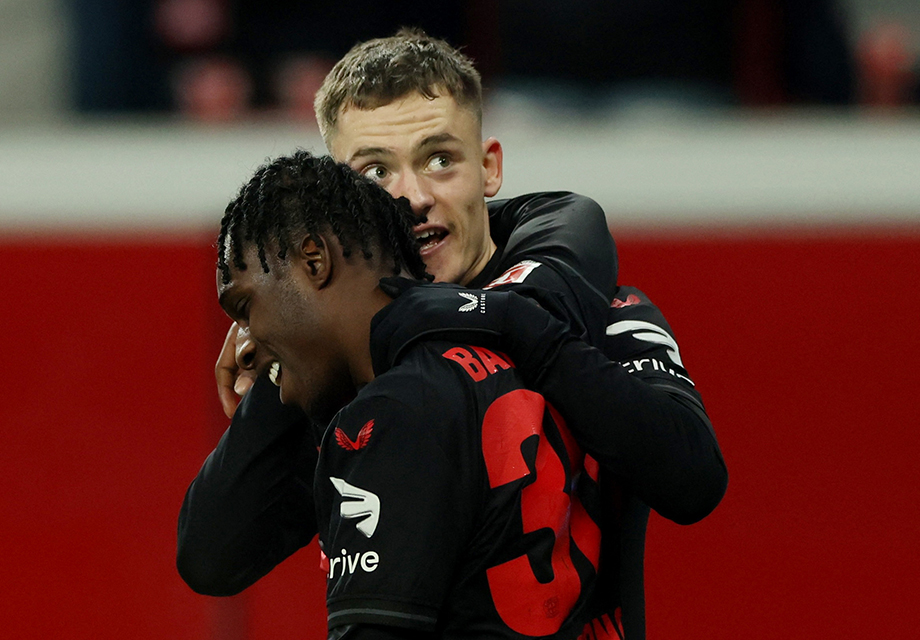 Lider Bayer Leverkusen gövde gösterisi yaptı