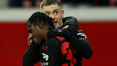 Lider Bayer Leverkusen gövde gösterisi yaptı