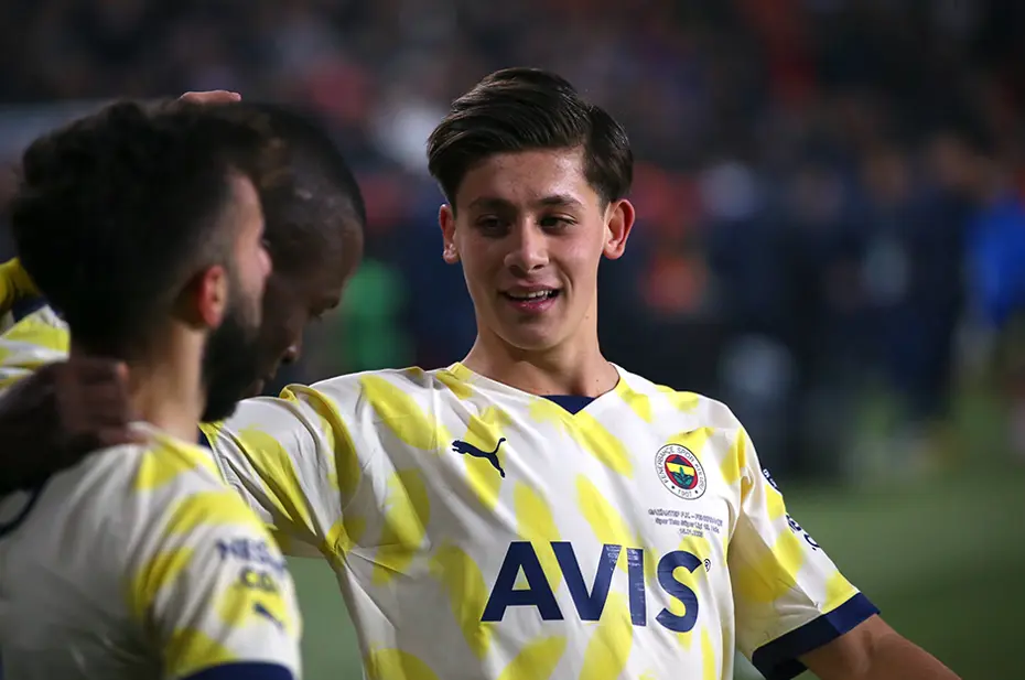 'Fenerbahçe teklifini 6 milyon euro'ya yükseltti' | Transfer Hattı - 7