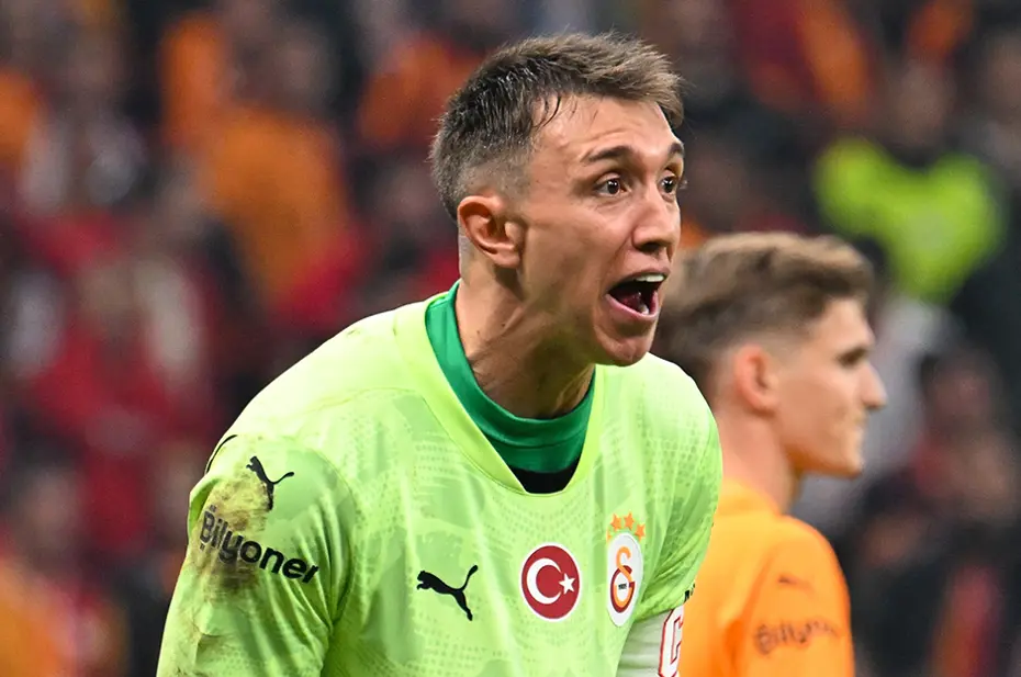 Okan Buruk topu Muslera'ya atmıştı: Merakla beklenen kararı verdi - 5 Okan Buruk topu Muslera'ya atmıştı: Merakla beklenen kararı verdi - 5