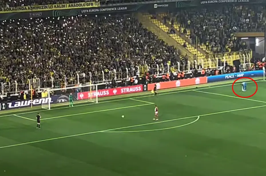 Fenerbahçe maçında 3 penaltı kurtaran kaleciden "muska" itirafı - 9 Fenerbahçe maçında 3 penaltı kurtaran kaleciden "muska" itirafı - 9