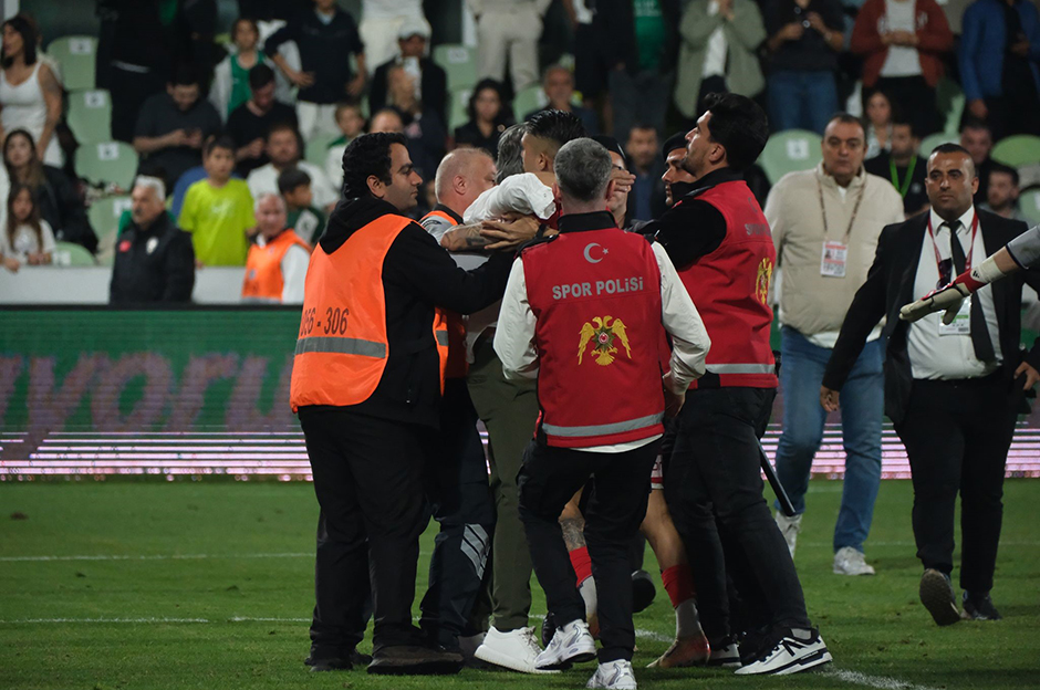 Bodrum FK - Samsunspor maçı sonunda saha karıştı