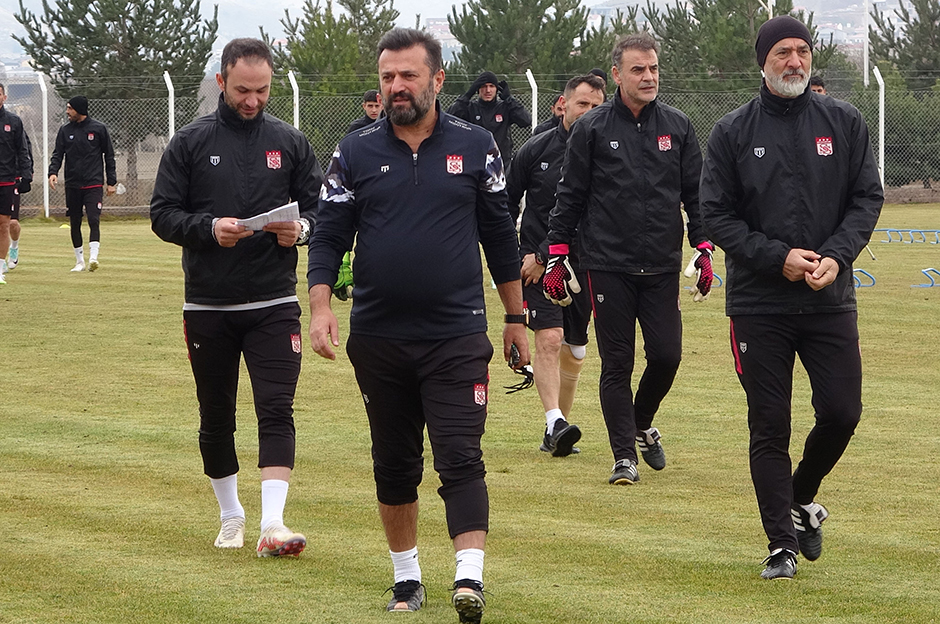 Bülent Uygun'dan Galatasaray maçı öncesi çarpıcı sözler: "Delikanlı hakem istiyoruz"