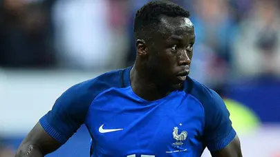 Bacary Sagna bağışlara öncülük ediyor