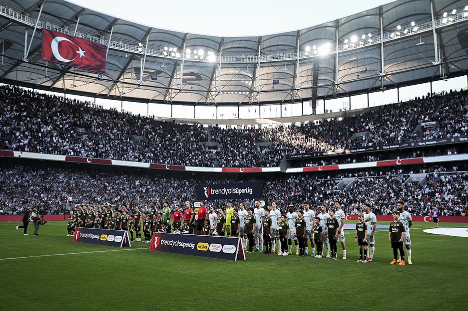 Beşiktaş'ta 2 şok birden: İlk yarıda talihsiz sakatlıklar