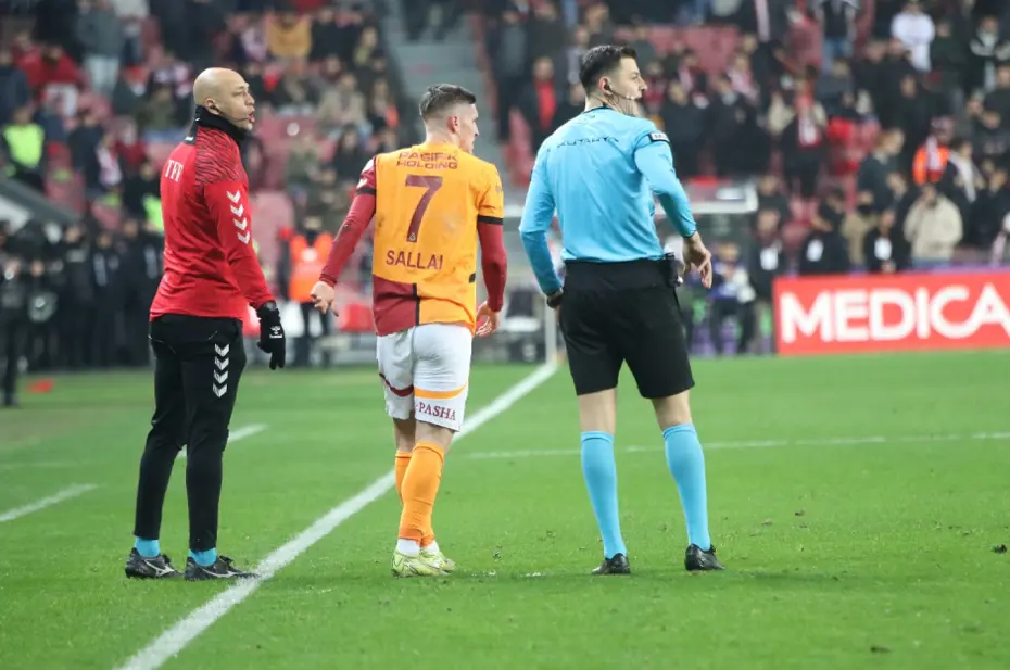 SON DAKİKA | Galatasaray'a kötü haber: Yıldız futbolcu cezalı duruma düştü - 2 SON DAKİKA | Galatasaray'a kötü haber: Yıldız futbolcu cezalı duruma düştü - 2