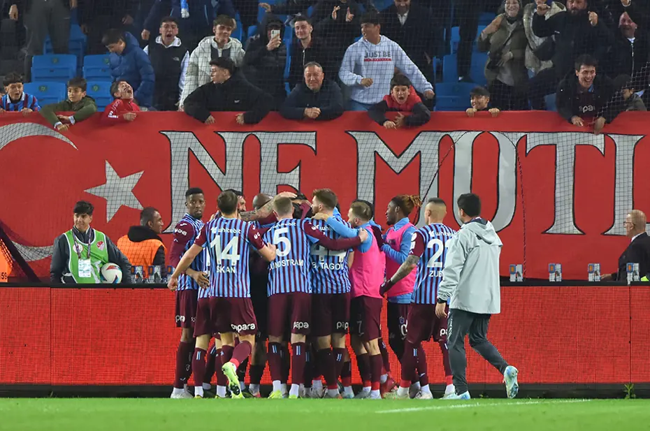 "Üç silahşör finali getirdi" | Spor yazarları Trabzonspor için ne dedi? - 6 "Üç silahşör finali getirdi" | Spor yazarları Trabzonspor için ne dedi? - 6