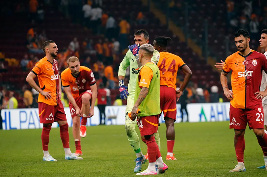 Galatasaray'da 2 futbolcu formayı garantiledi: Okan Buruk ilk 11'i tekrar değiştiriyor - 2 Galatasaray'da 2 futbolcu formayı garantiledi: Okan Buruk ilk 11'i tekrar değiştiriyor - 2