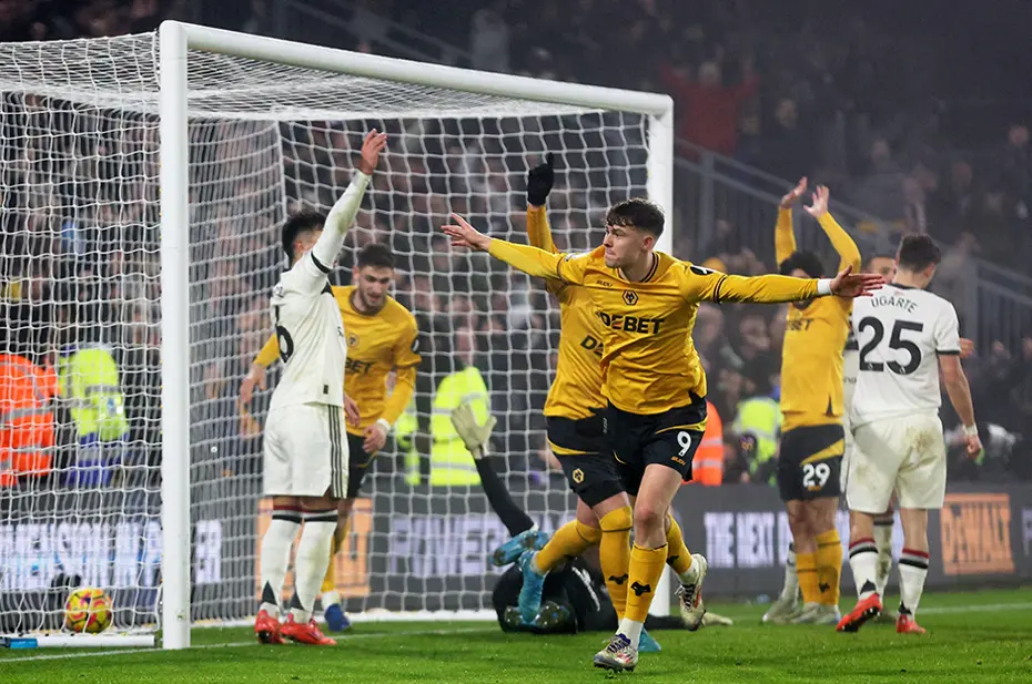 Vitor Pereira, ManU'yu da yıktı: Altay Bayındır'dan sonra Onana da kornerden yedi - 4