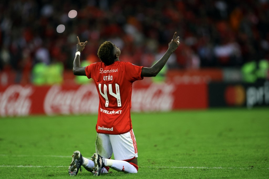 Vitao kimdir, kaç yaşında? Brezilyalı stoper hangi takımlarda oynadı, başarıları neler?