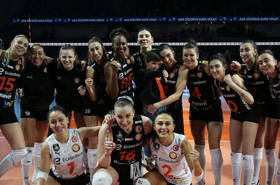 Eczacıbaşı Dynavit, Kupa Voley finalinde Fenerbahçe Opet'in rakibi oldu