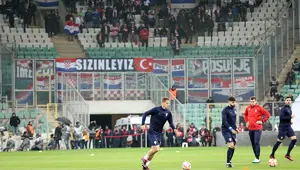Depremzedeler unutulmadı: Hırvat tribünlerinden destek Depremzedeler unutulmadı: Hırvat tribünlerinden destek