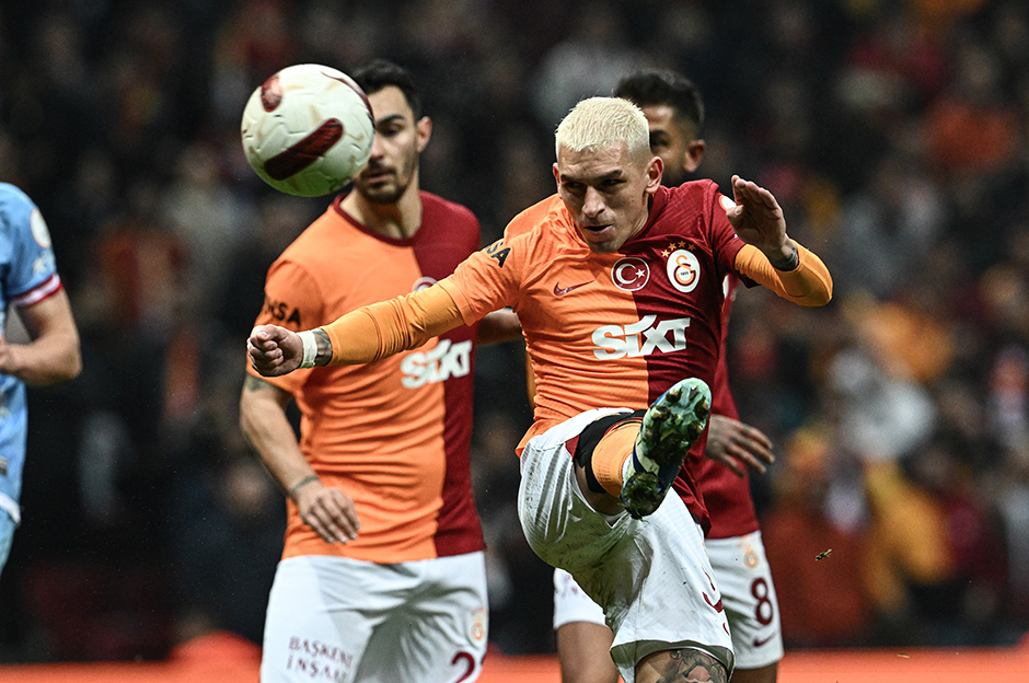 Trio ekibi, Galatasaray-Antalyaspor maçındaki tartışmalı pozisyonları yorumladı: Penaltı, kırmızı kart, iptal edilen gol...
