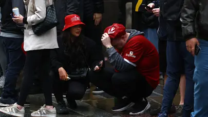 Liverpool'un kutlamalarında dehşet: Araç kalabalığa daldı