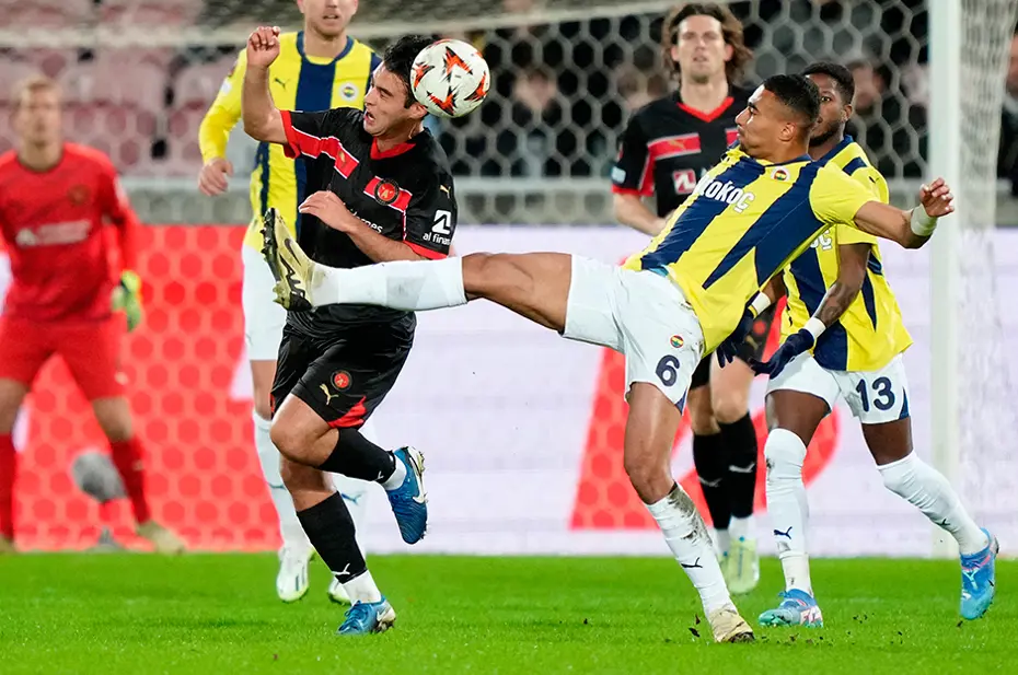 "Fenerbahçe bu hatayı hep yapıyor" | Spor yazarları, Fenerbahçe için ne dedi? - 3 "Fenerbahçe bu hatayı hep yapıyor" | Spor yazarları, Fenerbahçe için ne dedi? - 3