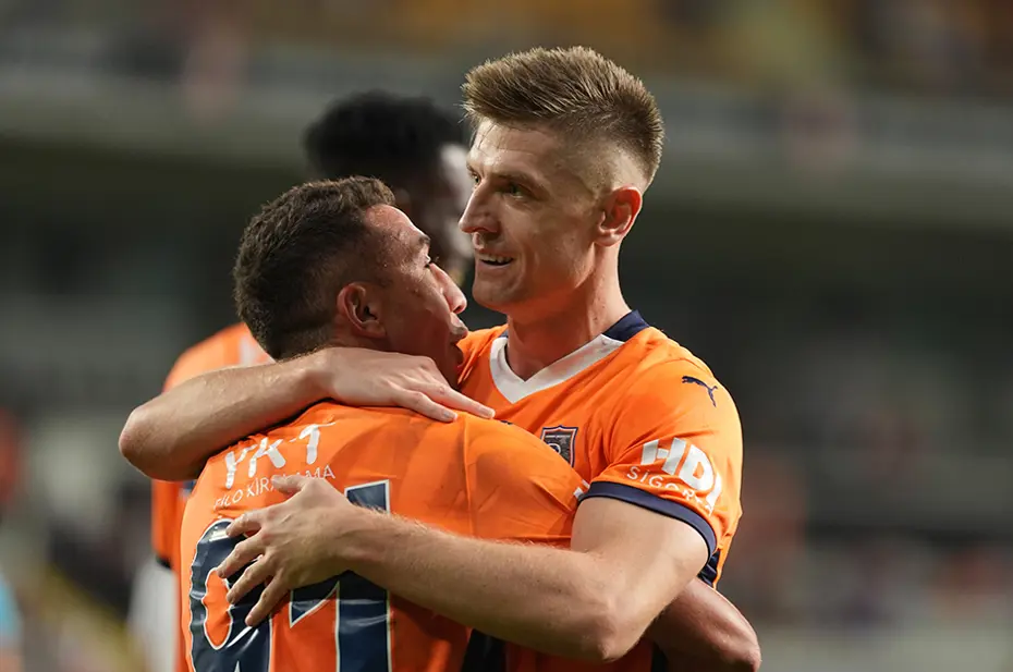 Başakşehir'e dev gelir: Golcü Piatek yeni takımına imza attı - 6