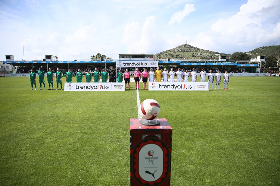 1. Lig'de olaylı maç: Hocalar ve kaptanlar oyundan atıldı - 1 1. Lig'de olaylı maç: Hocalar ve kaptanlar oyundan atıldı - 1