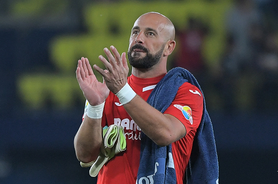 40 yaşındaki Pepe Reina ile 1 yıl daha