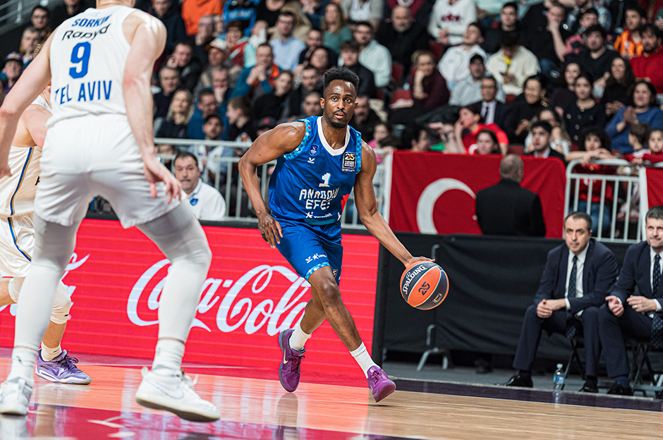 Anadolu Efes çift maç haftasında hata yapmadı