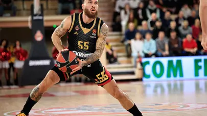 Mike James, Monaco'daki sözleşmesini uzattı