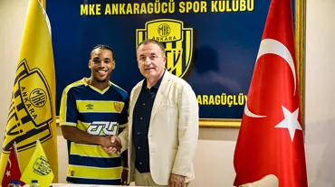 Garry Rodrigues yeniden Süper Lig'de; 2 yıllık sözleşme imzaladı