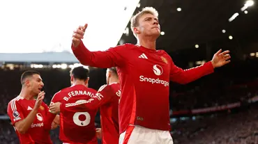 Manchester United geriden gelerek kazandı