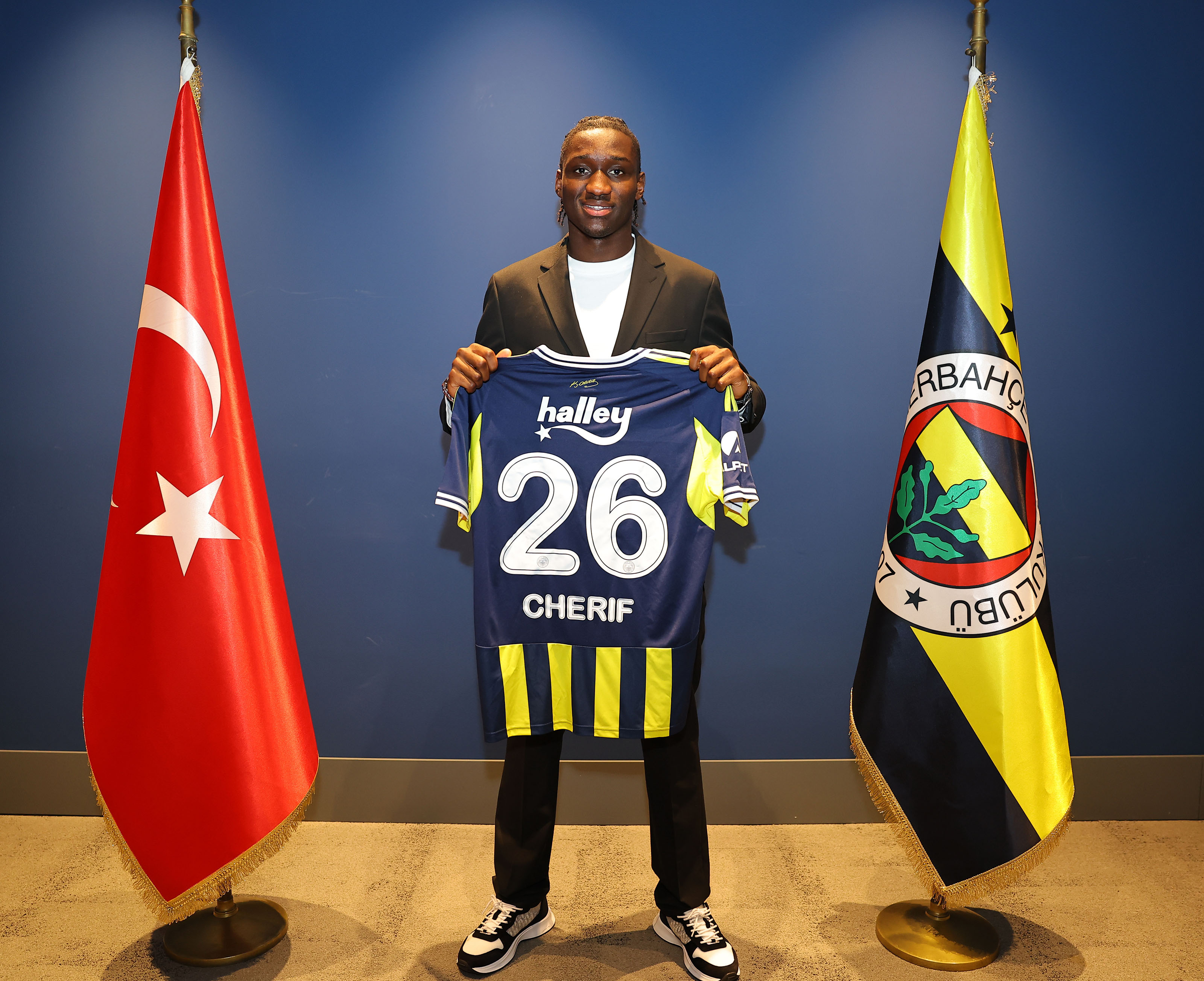 Fenerbahçe yeni transferini resmen duyurdu: Sidiki Cherif