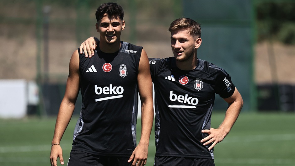 Beşiktaş'ta Mustafa Hekimoğlu sakatlandı