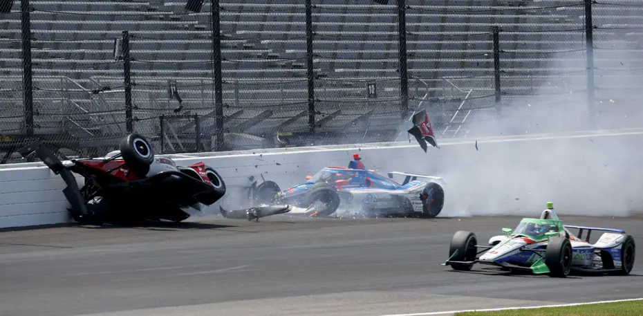 Indy500'te korkutan kaza - 2