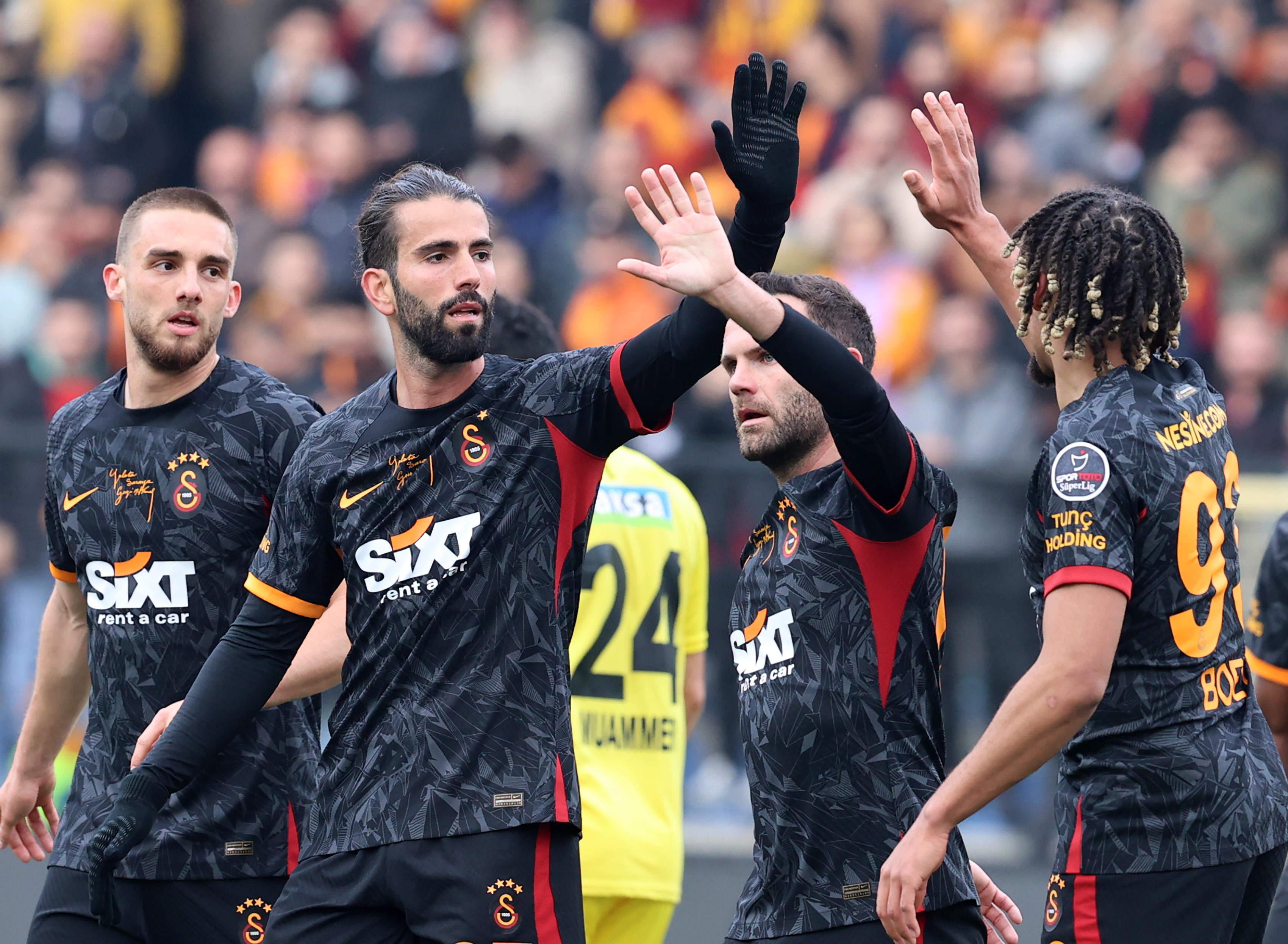 Mertens'in yerini dolduracak isim