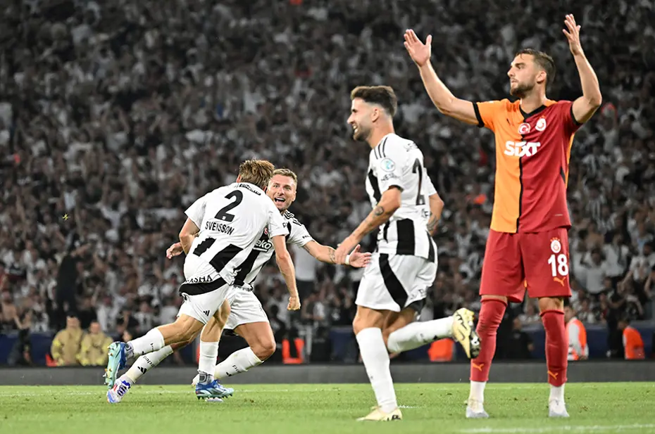 Beşiktaş'ın tarihi zaferi Avrupa'da manşetlerde: "Van Bronckhorst, Galatasaray'ı katletti" - 3