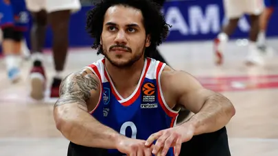 Anadolu Efes'e Shane Larkin'den kötü haber: 3-4 hafta yok
