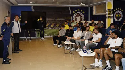 Fenerbahçe'de kritik görüşmenin detayları açıklandı: Ali Koç ve futbolcular...