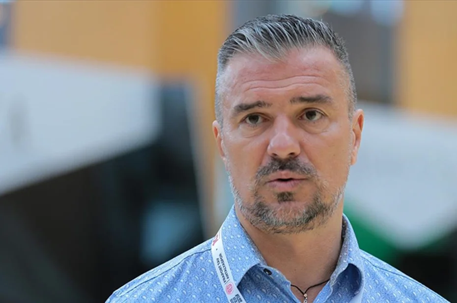 Resmen görevi aldı: Daniel Pancu ülkesinde teknik direktörlüğe devam edecek - 1 Resmen görevi aldı: Daniel Pancu ülkesinde teknik direktörlüğe devam edecek - 1