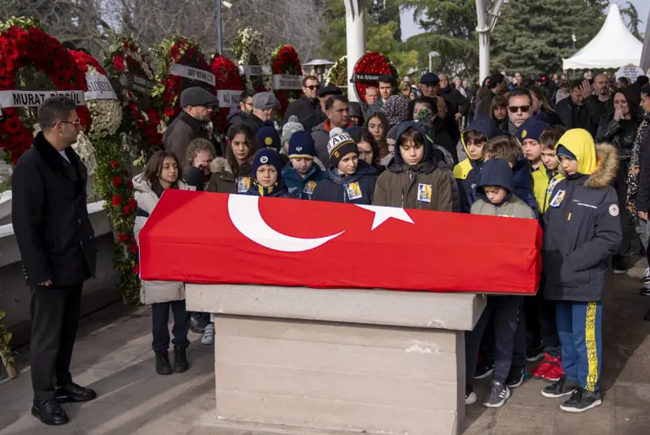 Kartalkaya’daki felakette hayatını kaybeden Fenerbahçeli yüzücü Vedia Nil Apak ve annesi Ferda Apak, toprağa verildi - 2