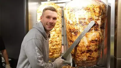Lukas Podolski'ye döner zincirinden akılalmaz kazanç