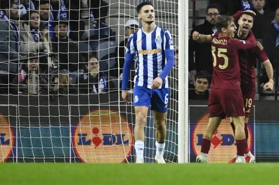 Zeki Çelik, Avrupa Ligi'nde Roma'nın kahramanı oldu: Maç sonu olay isyan - 4