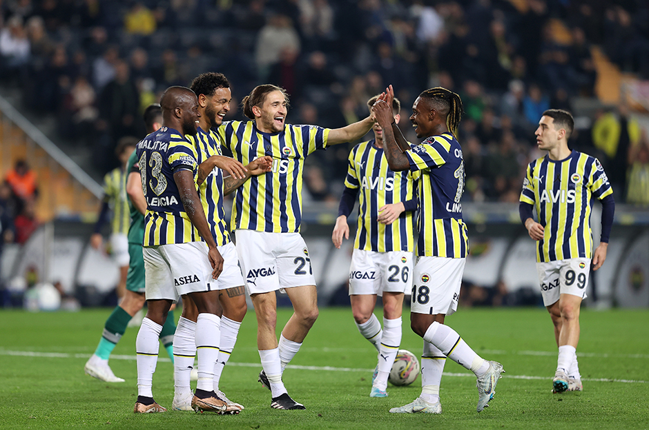 Fenerbahçe'nin Sevilla deplasmanındaki ilk 11'i belli oldu!