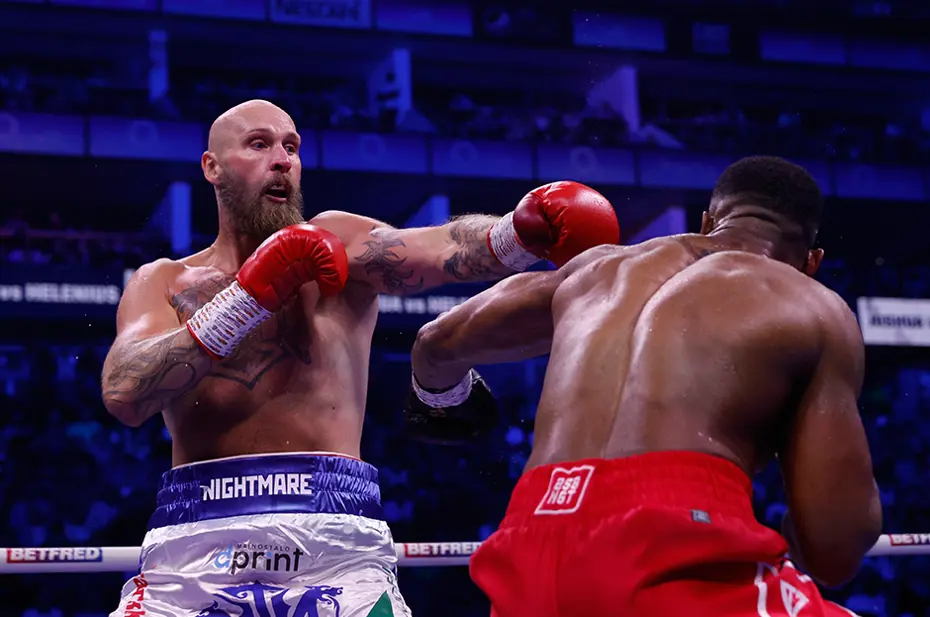 Anthony Joshua, Robert Helenius'u nakavt etti, 2.5 yıl sonra bir ilki başardı - 2